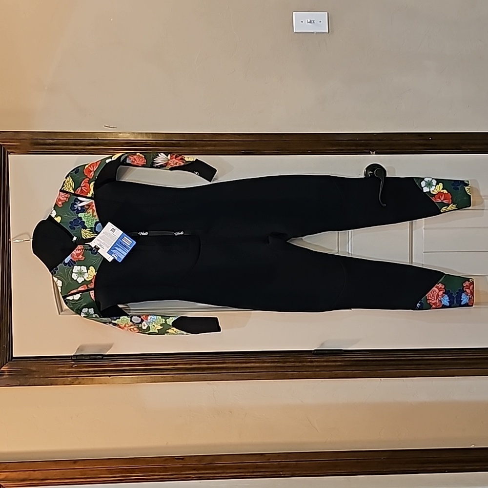 Hevto brand wetsuit size small NWT - Picture 4 of 8